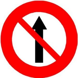 Biển báo P.136 - Cấm đi thẳng