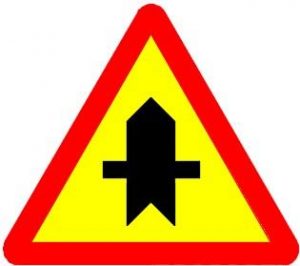 Biển báo W.207a - Giao nhau với đường không ưu tiên (đường nhánh)