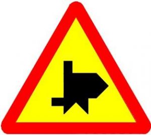 Biển báo W.207l - Giao nhau với đường không ưu tiên (đường nhánh)