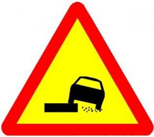 Biển báo W.222b - Lề đường nguy hiểm