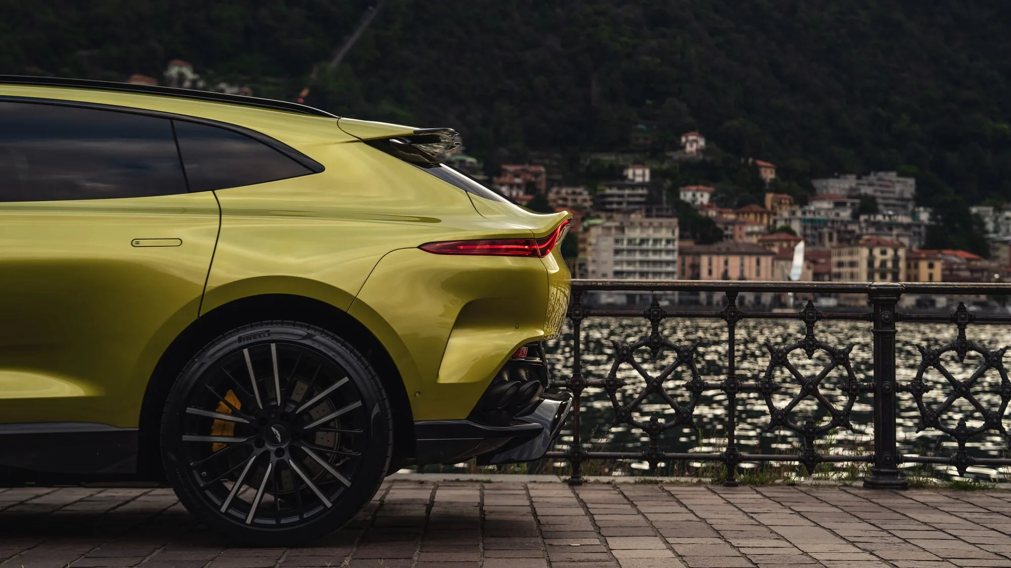 Aston Martin DBX