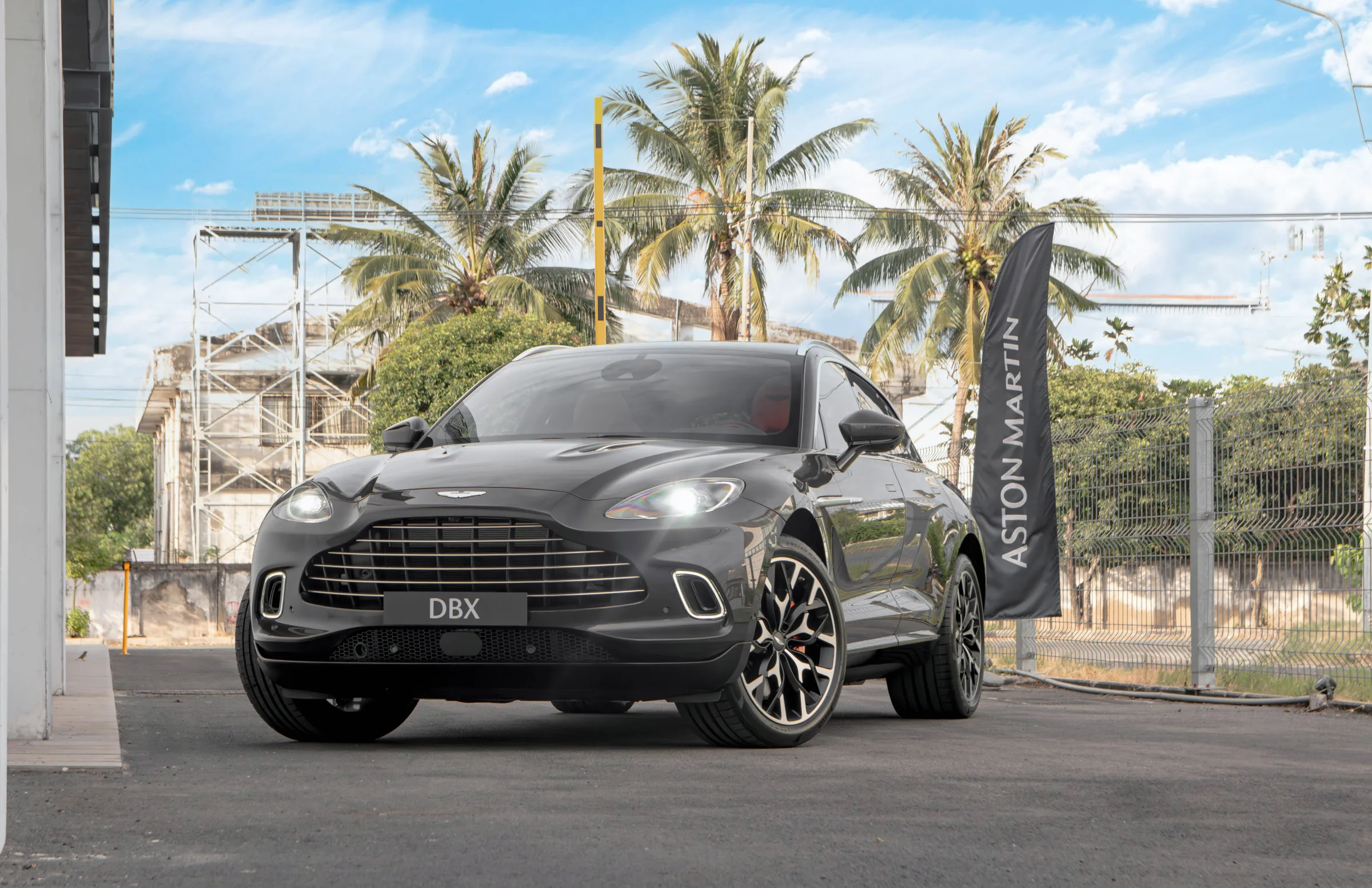 Aston Martin DBX