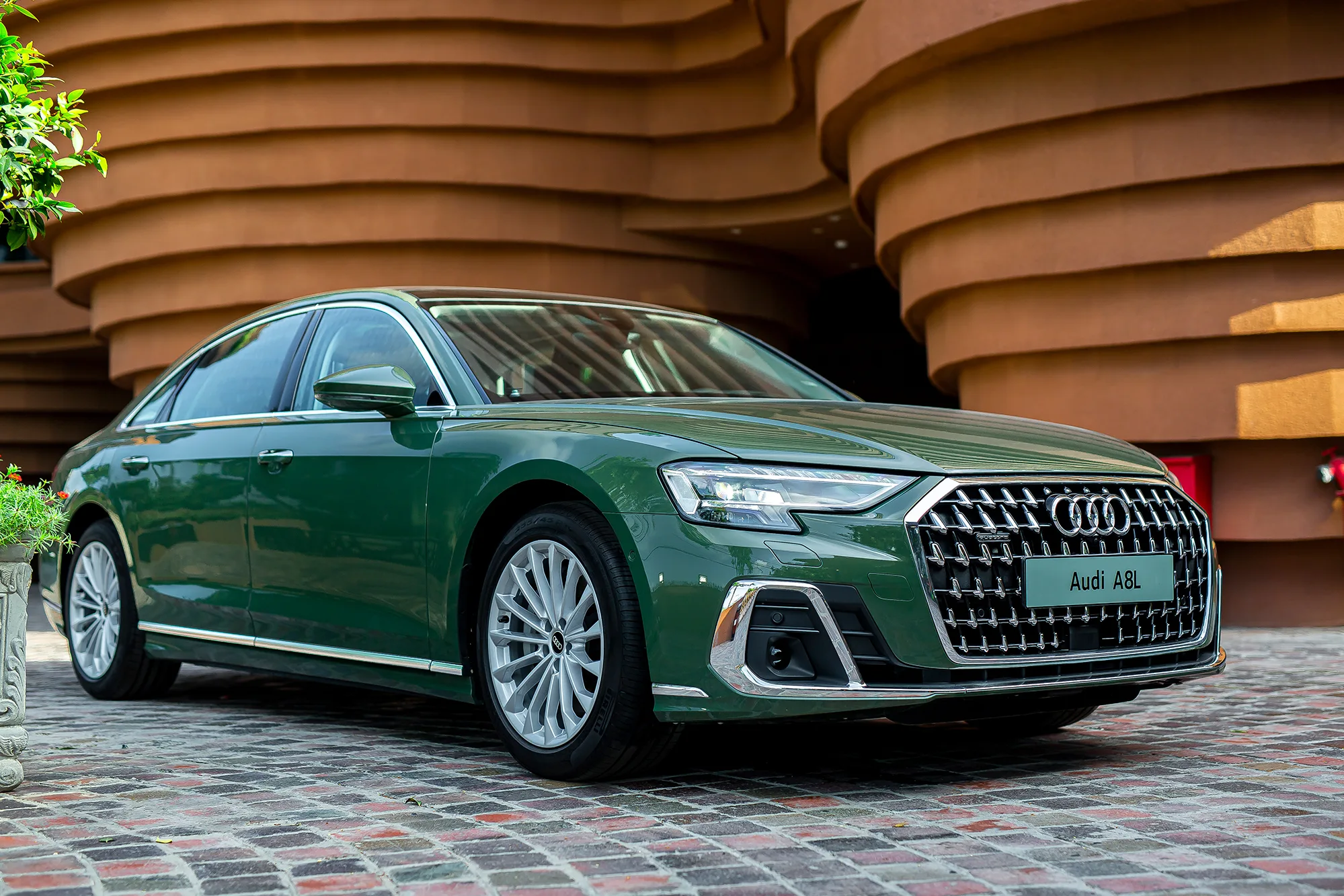 Audi A8L