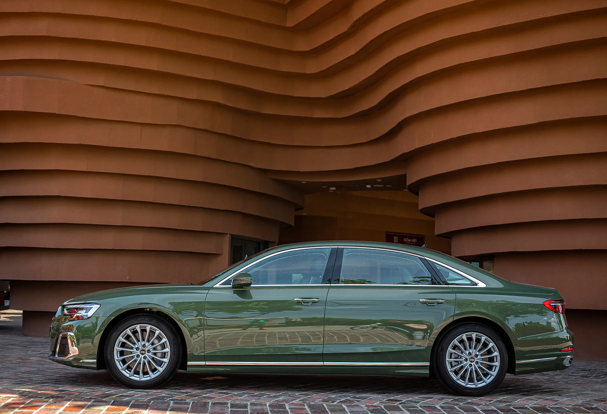 Audi A8L