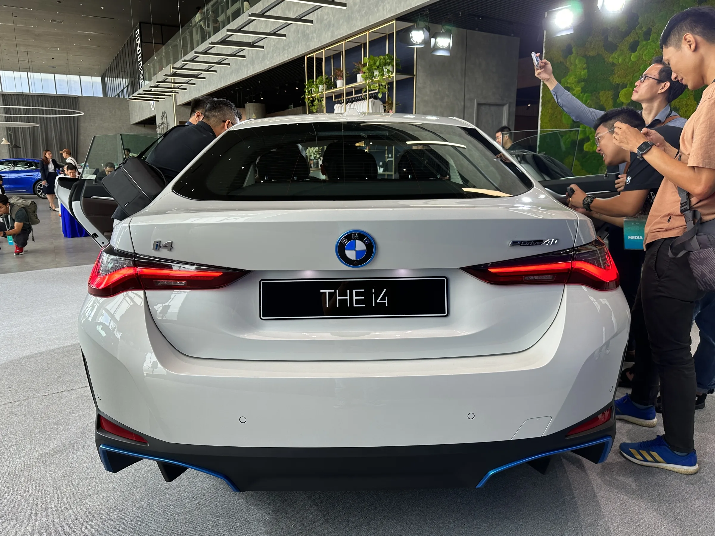 BMW i4