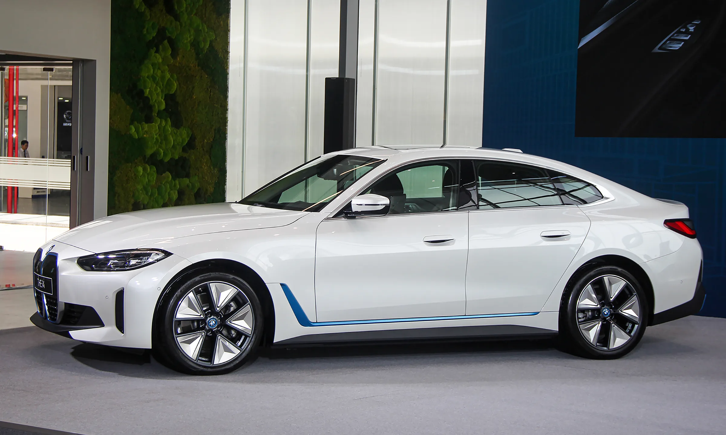 BMW i4