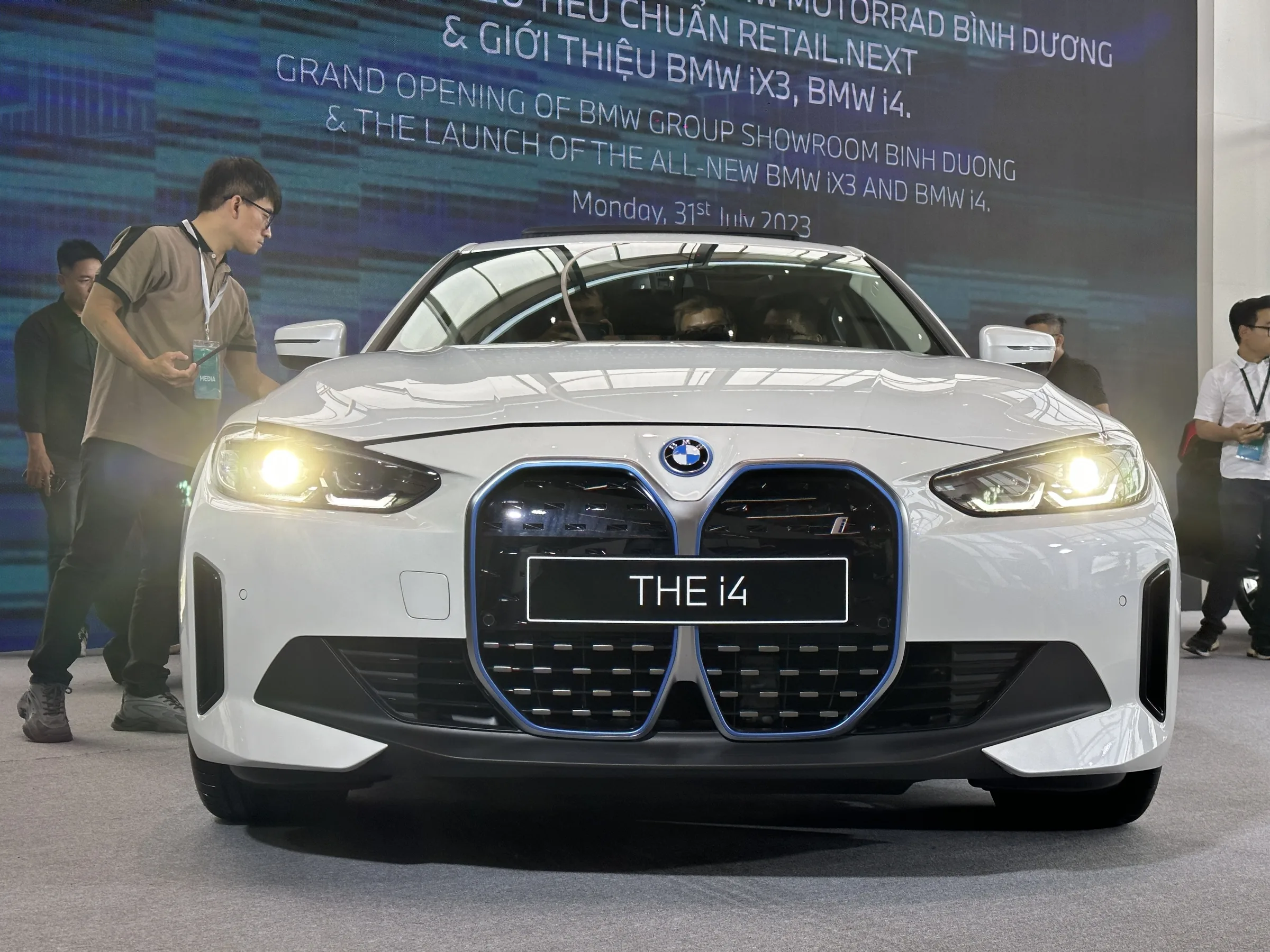 BMW i4