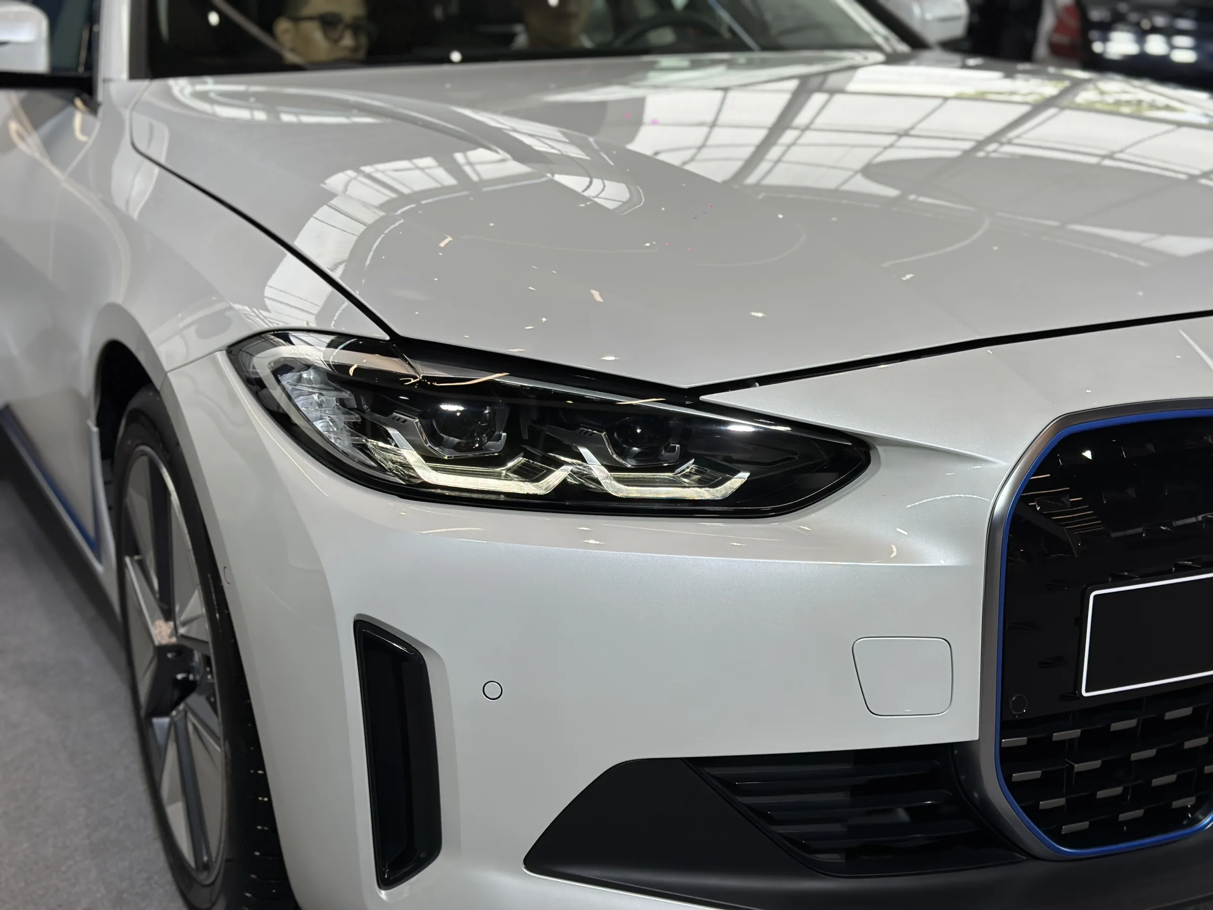 BMW i4