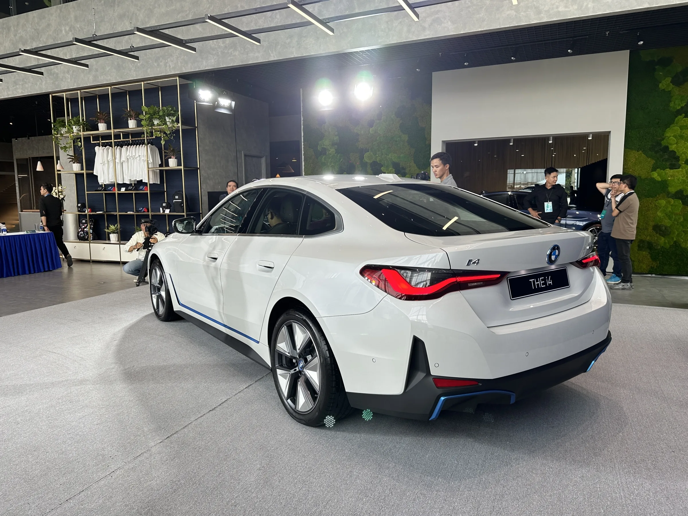 BMW i4