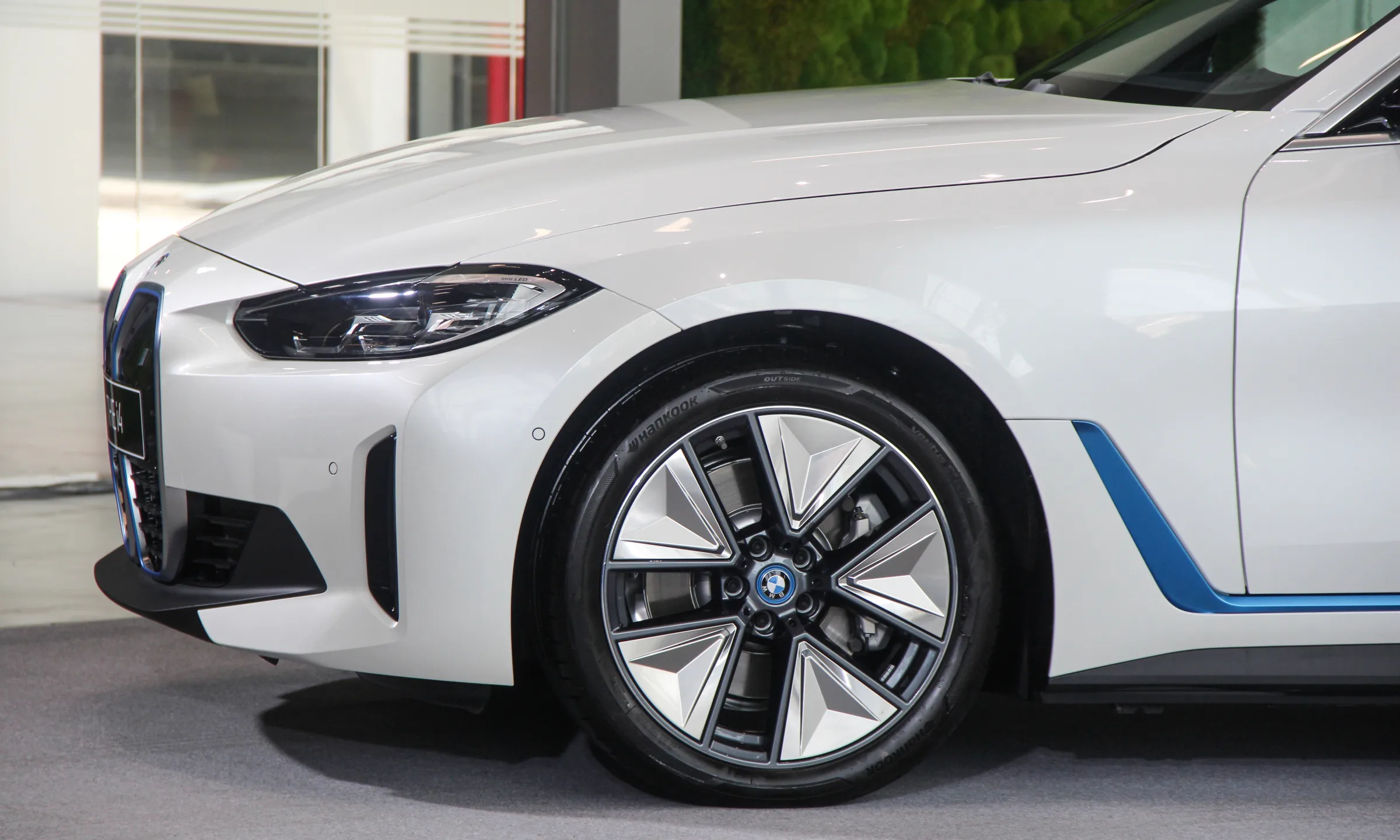 BMW i4
